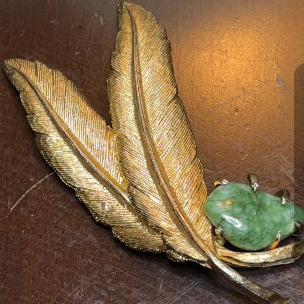 Vintage 1950-1960’s Gold tone Feather Brooch with Green Stone